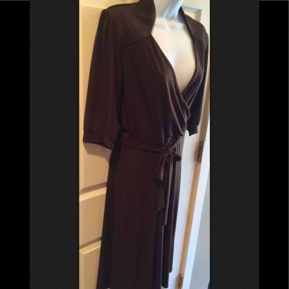 LAUNDRY By Shelli Segal Dress Crossover V Neck Belted Knee Length Brown Knit